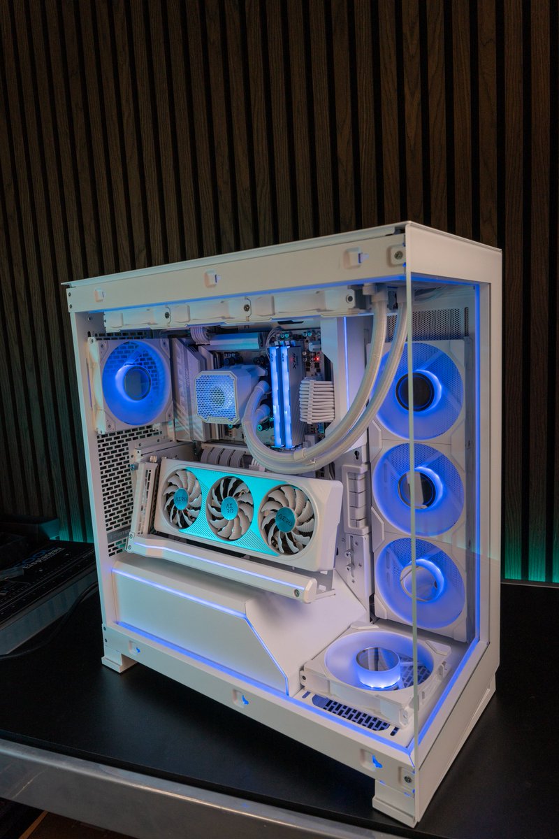 GIVEAWAY PC 🤓🖥️🧠

here's your chance to win a sick rig 
we did in collaboration with

AORUS 
XPG / ADATA
PHANTEKS 

The link is in my profile, good luck to everyone !! 🤓

#aorusna   #gamers  #pcsetup #pc  #amd #lanets #pcmr  #aorus #xpg #event #phanteks #gigabyte #giveaway