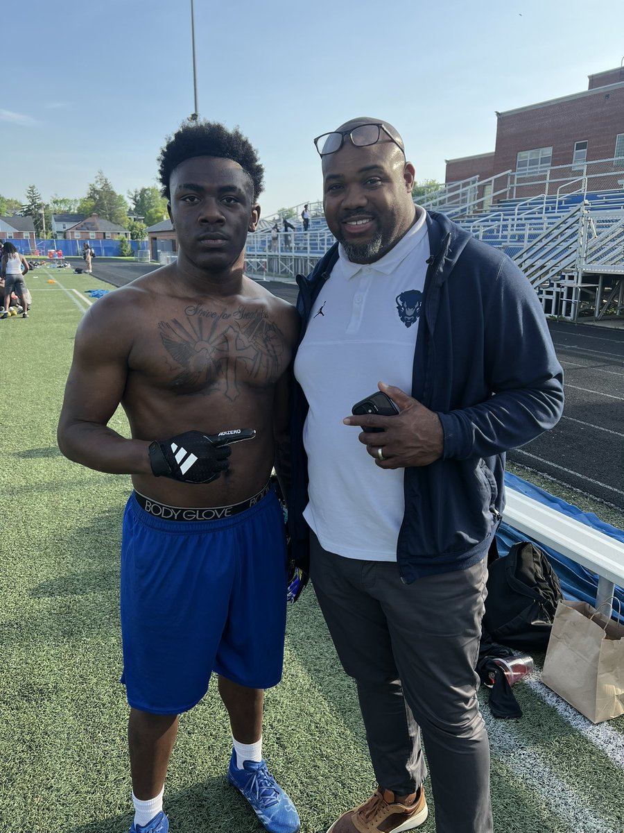 Thank you coach for visiting and watching me work out with the team #agtg <a href="/CowsetteCoach/">Coach Cowsette</a> <a href="/MustangGang410/">Mervo H.S. Football</a>