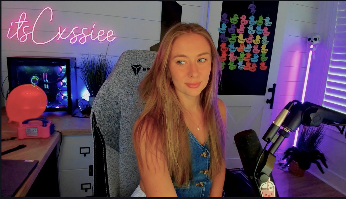 lets hang <3 twitch.tv/itscxssiee