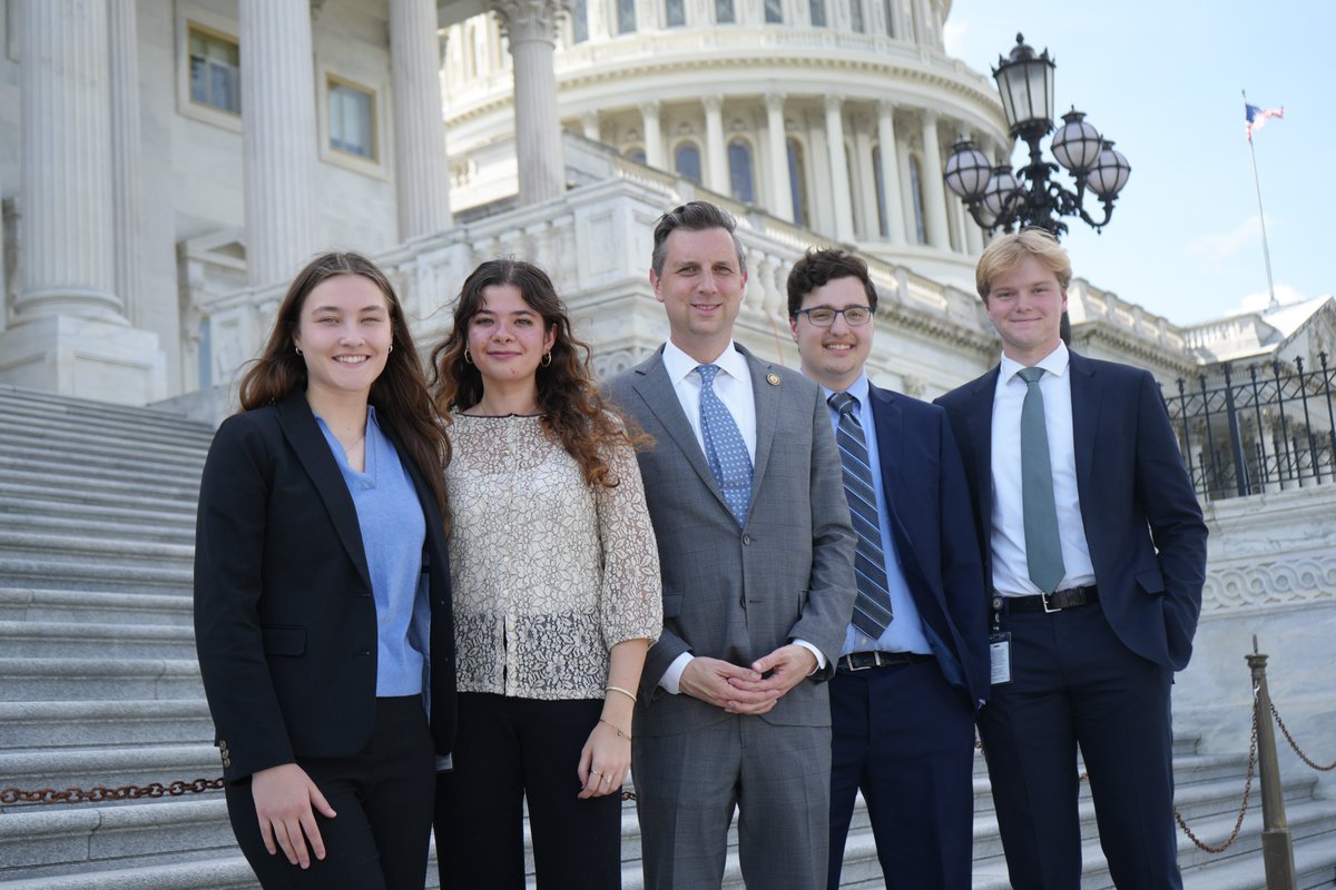 Rep_Magaziner's tweet photo. Ever wonder the key to keeping a Congressional office running smoothly?

Interns!

Thank you to our DC office spring interns on wrapping up their semester. I can’t wait to see what you accomplish next. 🎓💼 https://t.co/BmdZdOcT10
