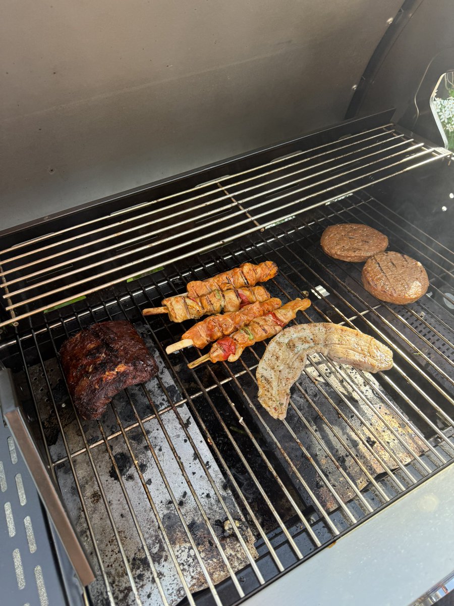 Om 17.00 uur was het 30.7 graden in Zuid-Beijerland. Behoorlijk warm voor 1 mei. Live temperatuur op weerstation-zuidbeijerland.nl