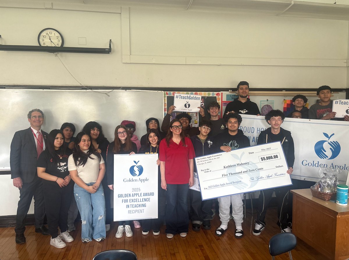 Golden Apple (@teach_golden) on Twitter photo Today is a golden moment for <a href="/LakeViewHS/">Lake View HS</a> High School! We're proud to announce that Kathleen Mahoney is a 2025 Golden Apple Award for Excellence in Teaching!
#TeachGolden #GoldenApple #GoldenAppleSurpriseVisits2025 Today is a golden moment for <a href="/LakeViewHS/">Lake View HS</a> High School! We're proud to announce that Kathleen Mahoney is a 2025 Golden Apple Award for Excellence in Teaching!
#TeachGolden #GoldenApple #GoldenAppleSurpriseVisits2025