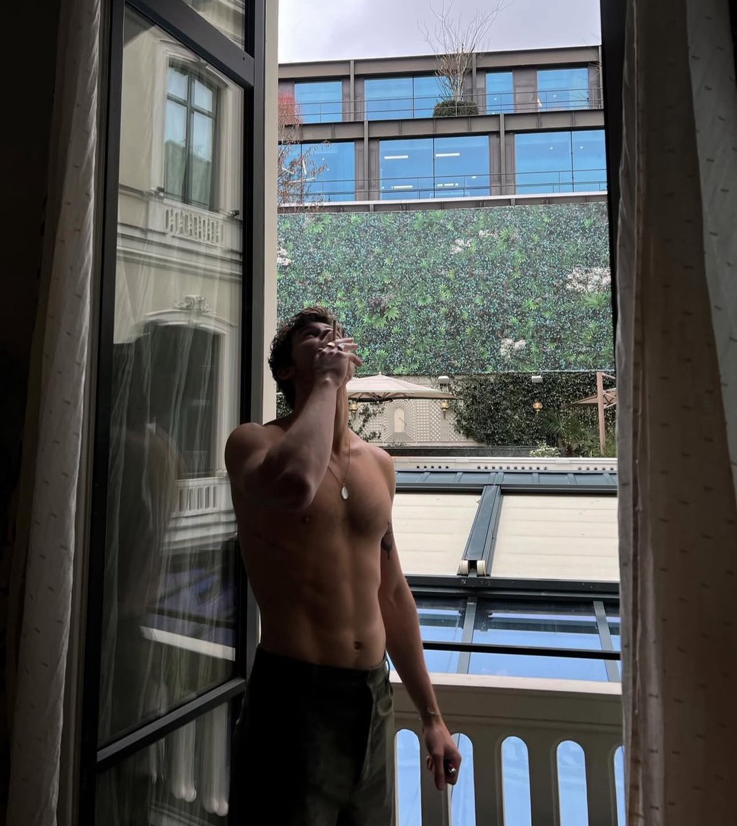 ruinsunflower's tweet image. this particular picture makes me feel crazy