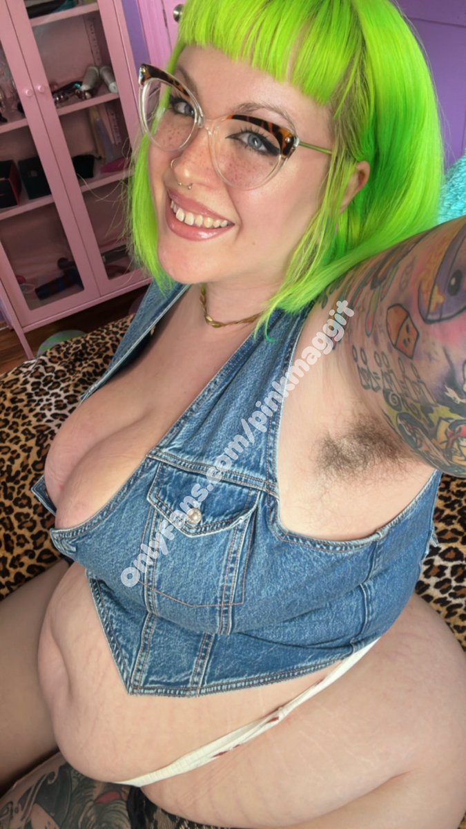 I’m just a wholesome girl next door. 🤭