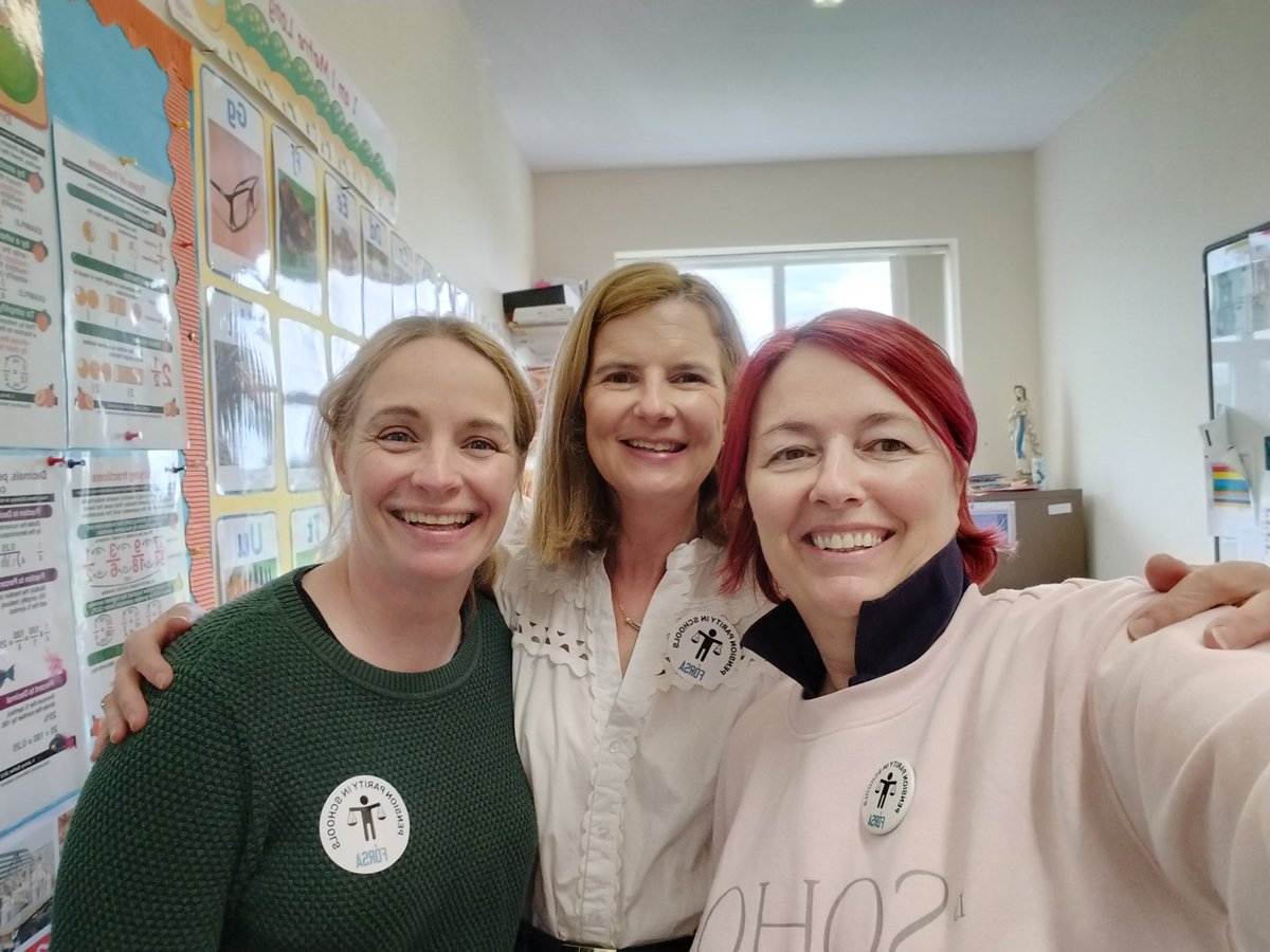 LuisaCarty's tweet photo. Great support from staff at Ballymana NS in our quest for Pension Parity for all school staff. Proudly wearing our badges this week.  #pensionparity #thepowerofone #badgeweek #betterinaunion https://t.co/ZcNTg39ThZ