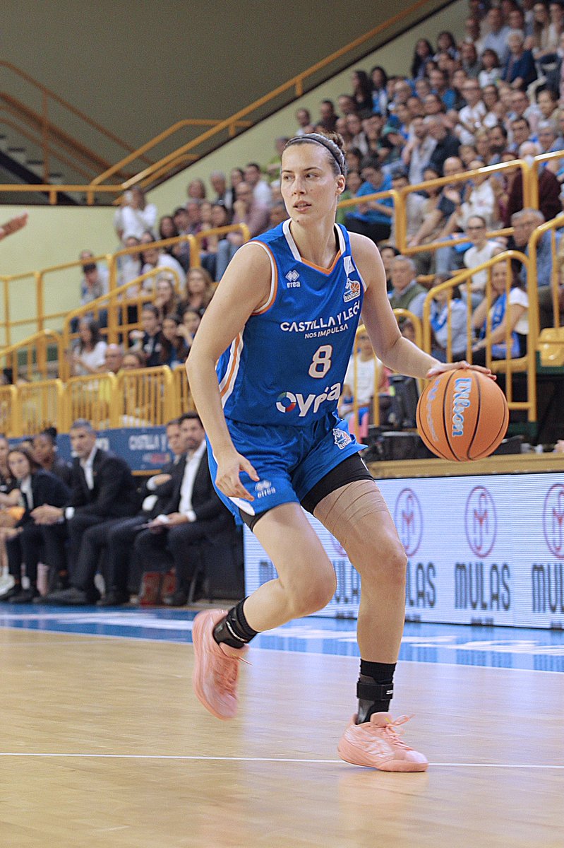 Perfumerías Avenida (@cbavenida) on Twitter photo TM Anna
0-7 de parcial
<a href="/CBAvenida/">Perfumerías Avenida</a> 64 🆚<a href="/valenciabasket/">Valencia Basket Club</a> 62
⏰ 4Q 8:07
📍Würzburg
📺 youtube.com/live/Z73K9RsUw…
📸 <a href="/VirPintado/">Vir Pintado</a> TM Anna
0-7 de parcial
<a href="/CBAvenida/">Perfumerías Avenida</a> 64 🆚<a href="/valenciabasket/">Valencia Basket Club</a> 62
⏰ 4Q 8:07
📍Würzburg
📺 youtube.com/live/Z73K9RsUw…
📸 <a href="/VirPintado/">Vir Pintado</a>