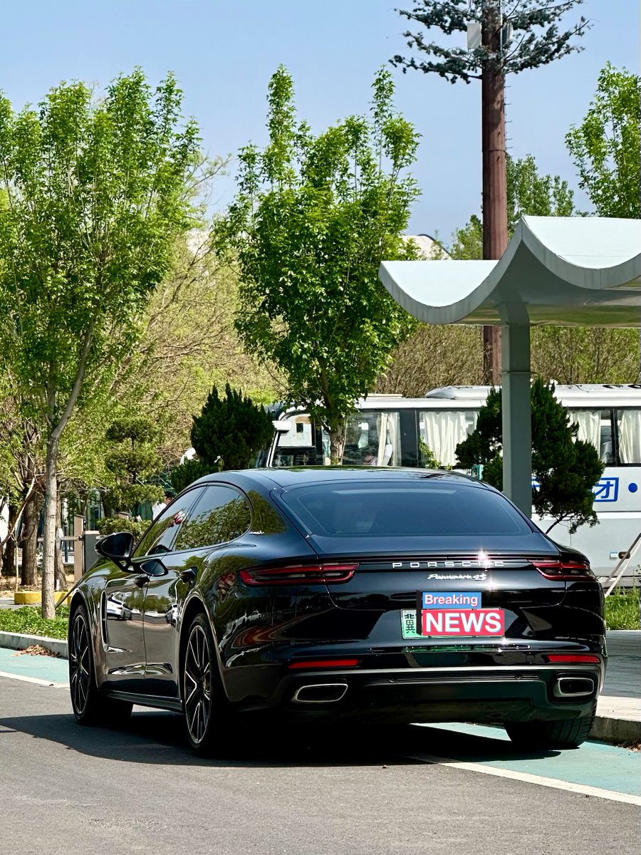 Panamera02W's tweet photo. @hong_pang62514 您说的太对了，因为“失业”就只能买 Porsche Panamera 4S E-Hybrid 凑活了，否则应该买 Rolls-Royce Cullinan。💅🏻 https://t.co/7RbZ6rpyhE