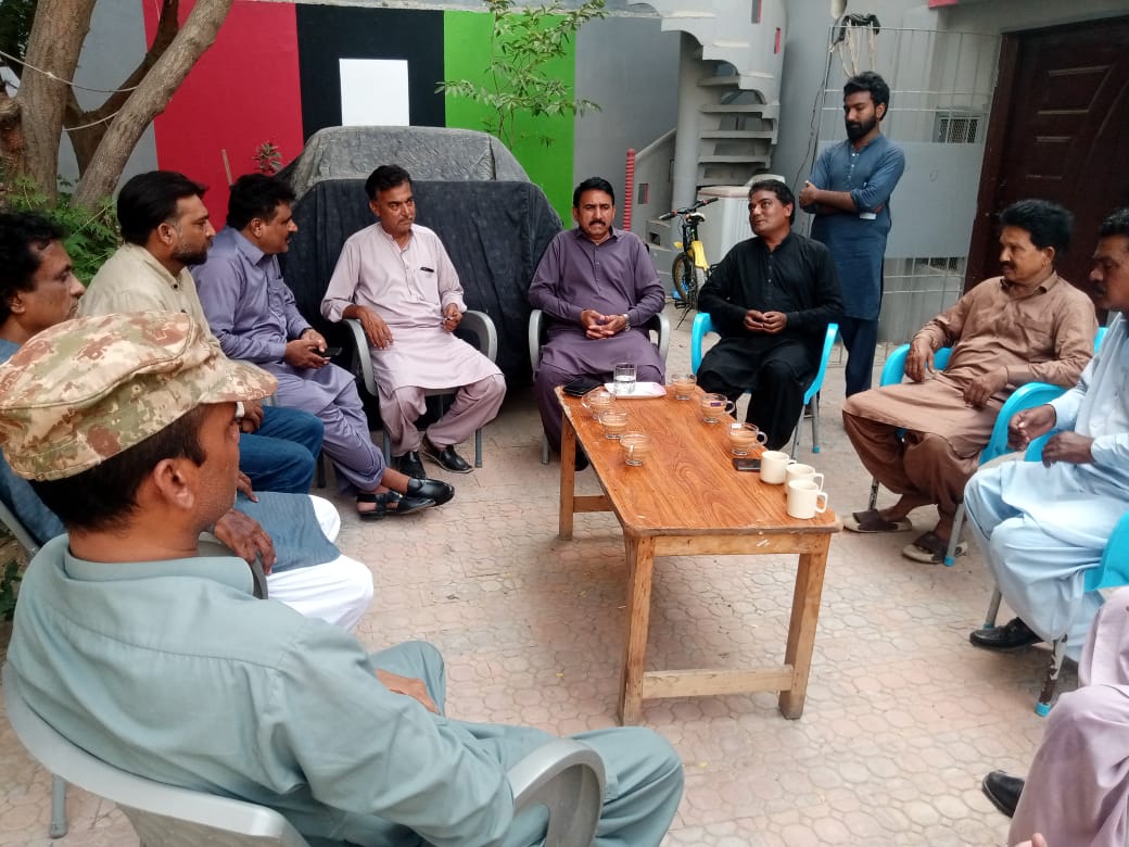 PPPMWingMalir's tweet photo. کراچی: یکم مئی 2025
پاکستان پیپلز پارٹی مینارٹی ونگ کراچی ڈویژن کے صدر مشتاق مٹو نے شاہ لطیف ٹاؤن سیکٹر 22/A میں ڈاکٹر ارشد کے بڑے بھائی کے انتقال پر لواحقین سے تعزیت کا اظہار کرتے ہوئے کہا کہ ہم غم میں برابر کے شریک ہیں اور دعا ہے کہ خُدا سوگوار خاندان کو صبر جمیل عطا فرمائے۔ https://t.co/tOzl5m1zQV