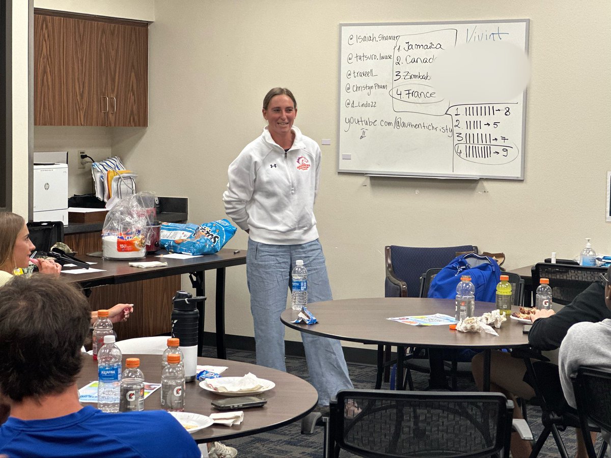 UTA_SA_Dev's tweet image. Our seniors shared meaningful memories at their last SAAC meeting. Thank you for leading with heart and leaving a legacy that lasts. #SAAC #SeniorSpotlight #UTA #Leadership