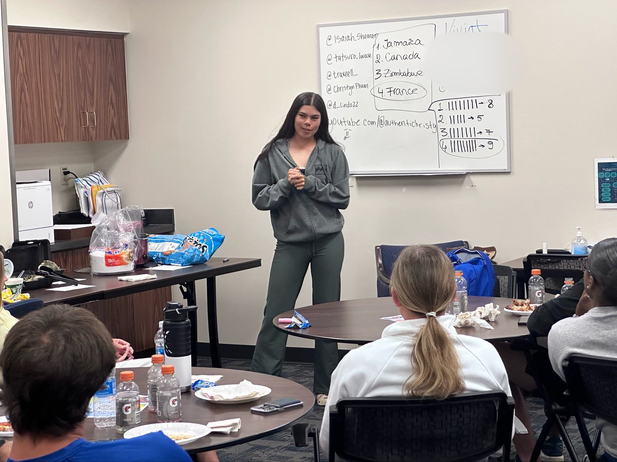 UTA_SA_Dev's tweet image. Our seniors shared meaningful memories at their last SAAC meeting. Thank you for leading with heart and leaving a legacy that lasts. #SAAC #SeniorSpotlight #UTA #Leadership