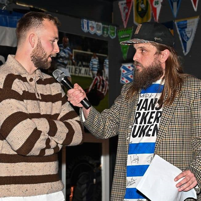 Nieuwe S.L.O.

Maarten Hagelstein is per 1 juni de nieuwe S.L.O. (Supporters Liaison Officer) van De Graafschap. Daarmee neemt hij het stokje over van Bas Koenders.

Welkom, Maarten! 🤝💙🤍

Lees meer op onze website; degraafschap.nl/nieuws/maarten…

#SamenDRAN #VeurAltied