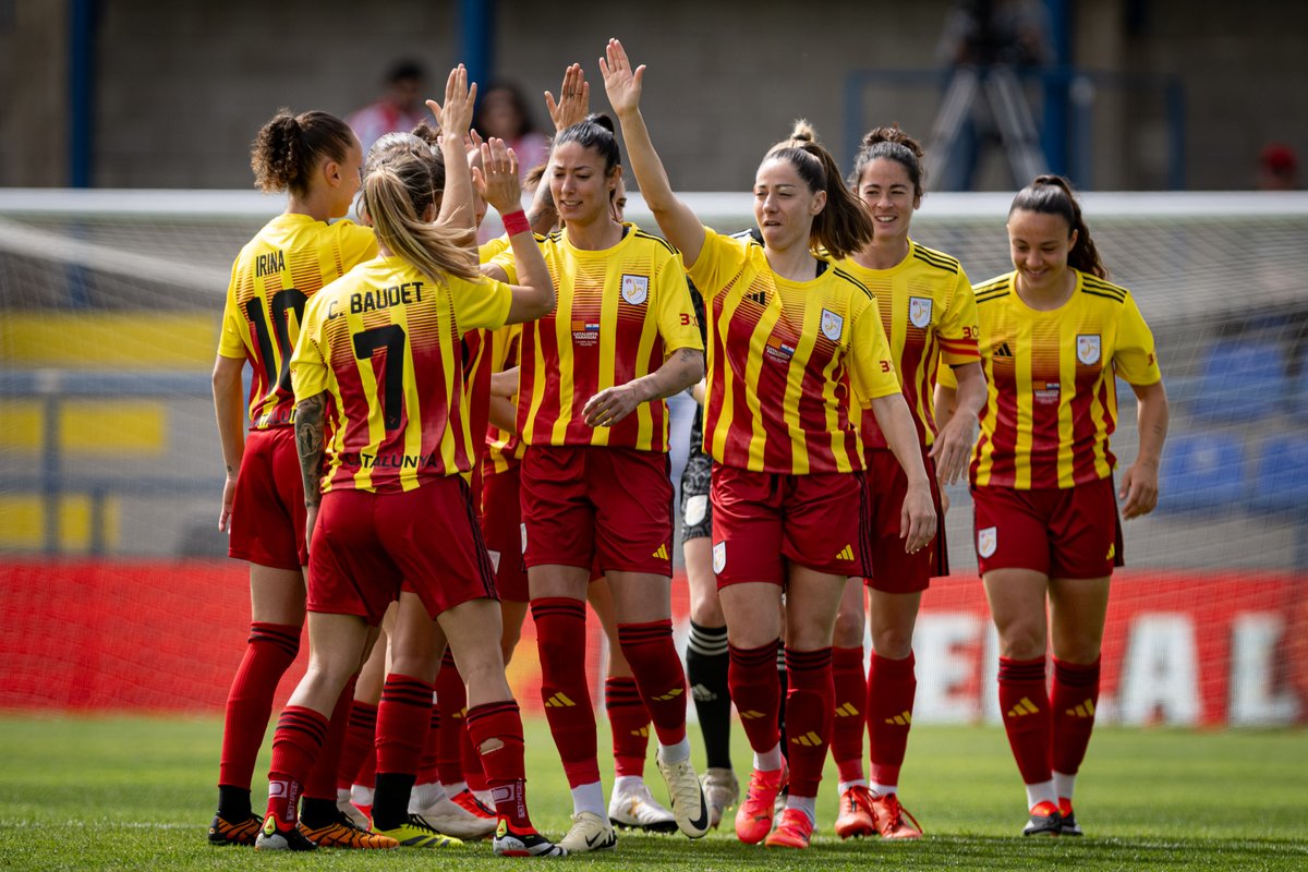 Esports RAC1 (@esportsrac1) on Twitter photo ‼️NOTÍCIA <a href="/EsportsRAC1/">Esports RAC1</a> 🎙️ <a href="/albert_pedrol/">Albert Pedrol</a>
La selecció catalana femenina reapareixerà després d'un any en un amistós contra Xile. Serà el diumenge 1 de juny, quatre dies després del Catalunya-Costa Rica masculí.
L'estadi que té més opcions d'acollir el partit és el Johan Cruyff. ‼️NOTÍCIA <a href="/EsportsRAC1/">Esports RAC1</a> 🎙️ <a href="/albert_pedrol/">Albert Pedrol</a>
La selecció catalana femenina reapareixerà després d'un any en un amistós contra Xile. Serà el diumenge 1 de juny, quatre dies després del Catalunya-Costa Rica masculí.
L'estadi que té més opcions d'acollir el partit és el Johan Cruyff.