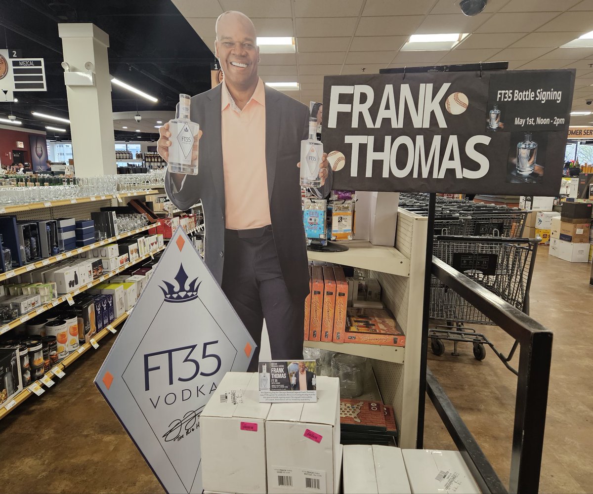 TheRealSoxChic's tweet photo. Not @TheRealSoxChic Bae, &amp; the Best #whitesox that ever lived Frank Thomas @TheBigHurt_35 at @BinnysBev
RIGHT NOW, GET THERE!  with his delicious #FT35 #FT35VODKA #FT35PEACHVODKA #SoxChic https://t.co/Tv7EZZ3wNo
