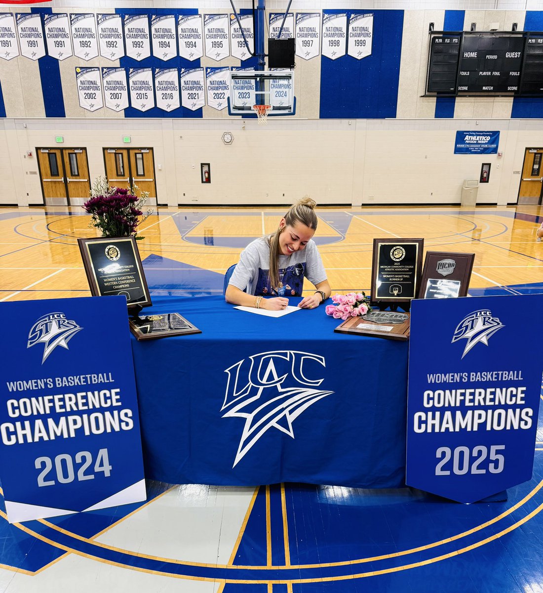 Laia Albàs Ferrer (@albaslaia) on Twitter photo Officially a purple knight🔒⚔️💜
Let’s get to work
<a href="/UBPurpleKnights/">Bridgeport Athletics</a>
<a href="/LCCstarsWBB/">Lansing Community College Women’s Basketball</a>
___________ Officially a purple knight🔒⚔️💜
Let’s get to work
<a href="/UBPurpleKnights/">Bridgeport Athletics</a>
<a href="/LCCstarsWBB/">Lansing Community College Women’s Basketball</a>
___________