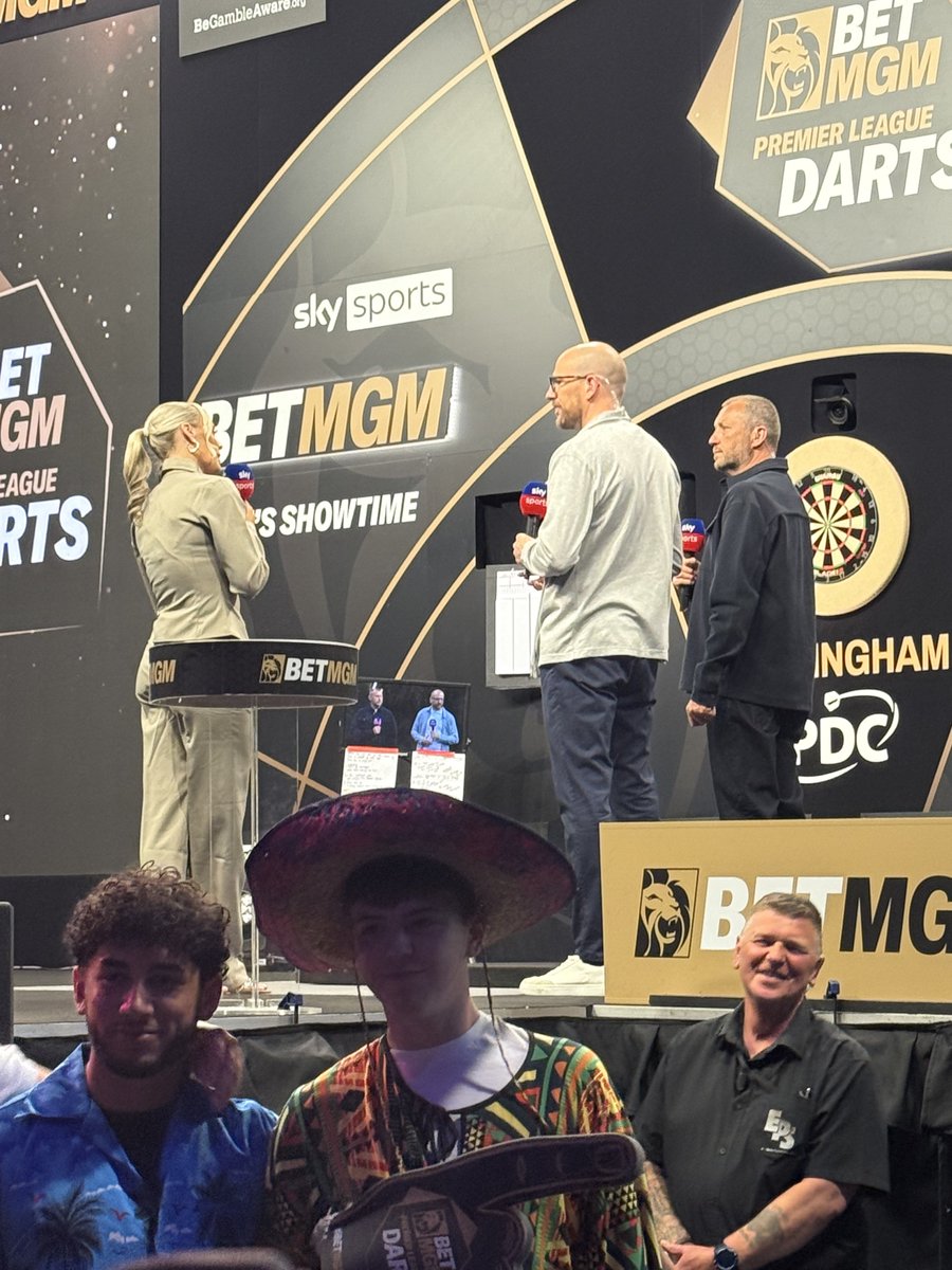 ElliotHorwoodF1's tweet image. Here we go! Let’s go @LukeTheNuke180 #PLDarts 🎯🎯🎯