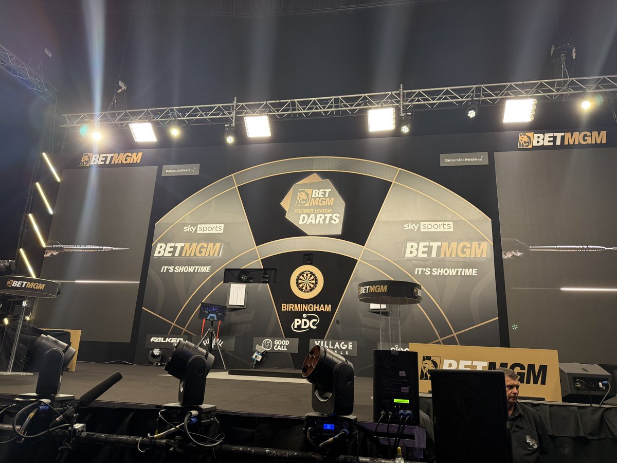 ElliotHorwoodF1's tweet image. Here we go! Let’s go @LukeTheNuke180 #PLDarts 🎯🎯🎯