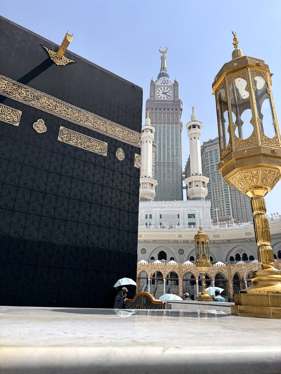 shro8_2's tweet photo. -
«هنا تُطفَأُ نيرانُ التعبِ، ويُضيءَ اليَقين
بينَ الكعبةِ المُشرَّفةِ ومهوى الأفئدة، 
تَنسِلُّ الأرواحُ في سُكونٍ،
وتَهمِسُ القلوبُ بِخشوعٍ لا يُقال» .. https://t.co/K4wgJhOQnx