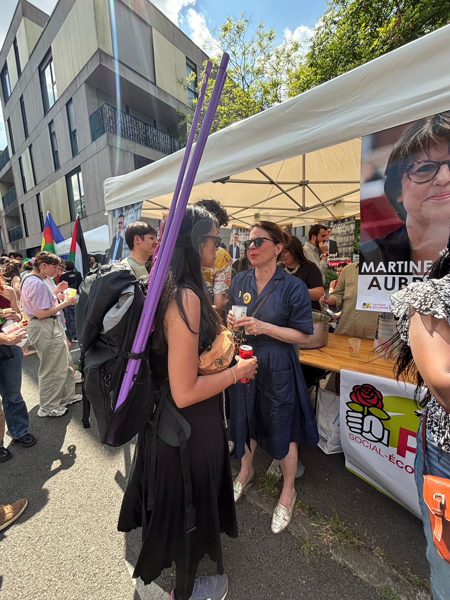Très belle journée de mobilisation pour les socialistes lillois en ce  #1erMai! Nous étions nombreux à venir à votre rencontre à la braderie de Lille-Sud, à la manifestation du 1er mai et à la Fête Internationale de la Soupe à Wazemmes, dans la bonne humeur et et la convivialité!