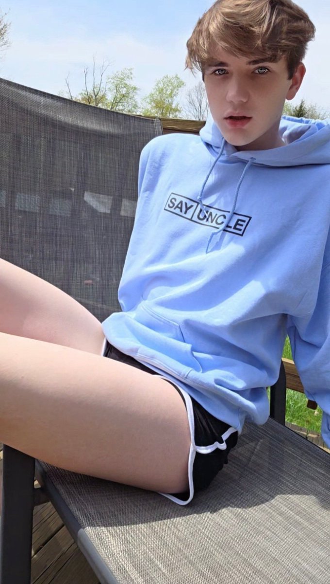 Lowkey love the <a href="/SayUncleNetwork/">SayUncle</a> hoodie 🩵🩵