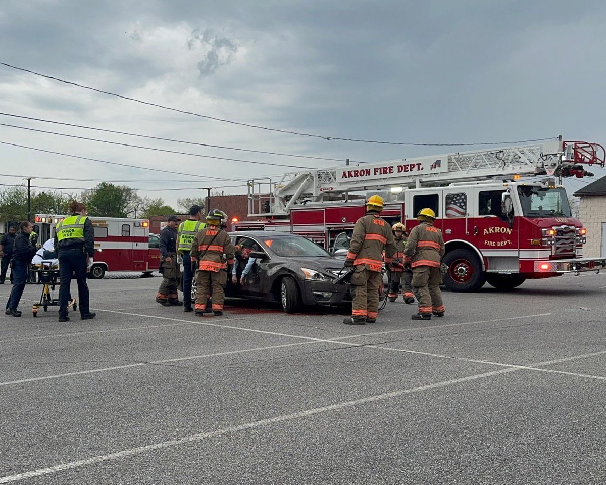 stvmirish's tweet photo. This morning, Juniors and Seniors took part in our Prom Promise event — a powerful reminder to stay safe this prom season.

Thanks to the Akron Fire Department for helping deliver this important message! 🚒☘️
#STVM #PromPromise #STVMFamily #IrishPride https://t.co/lTnO3MssHG