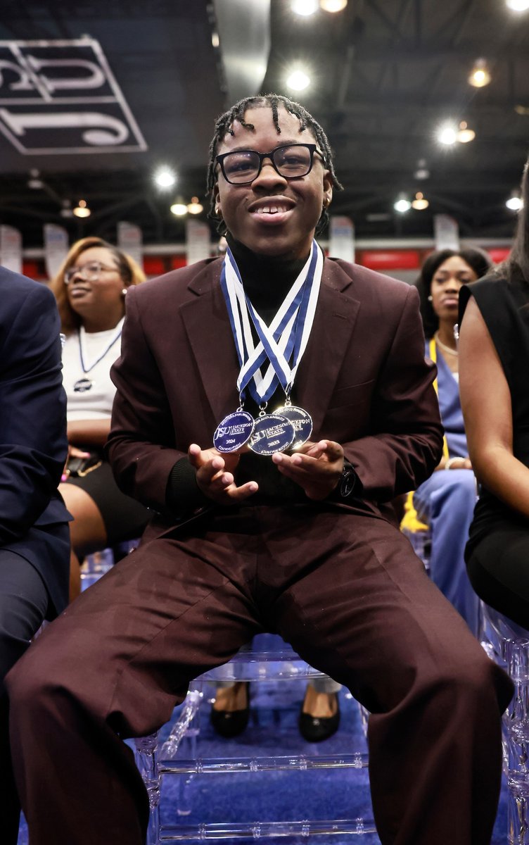 JacksonStateU's tweet image. Our honors students set #THEEStandard for academics! Congratulations to the 2000+ scholars who were recognized for President's List or Dean's List at yesterday's Honors Convocation!