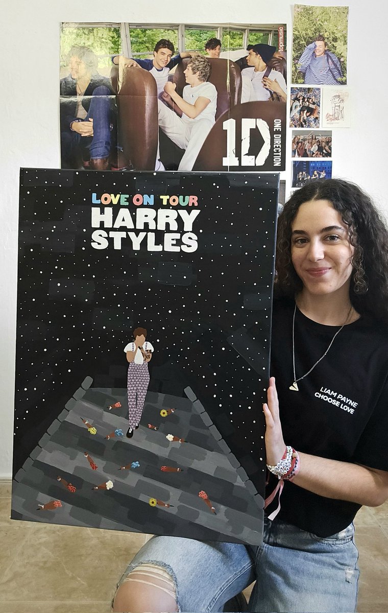 BelStyles_ART's tweet photo. Many hours painting, but finally... 
I was on my way to buy some flowers for you 💐✨💿❤️‍🩹🦋📸

This painting is titled: "Harry and Us"
🕺🏽&amp;📸
 
Who misses Love On Tour and Harry too? 🤭🥹

#harrystyles #lot #loveontour HS4 at midnight 🍦🦢💫☁️ https://t.co/qy3FGxswzK