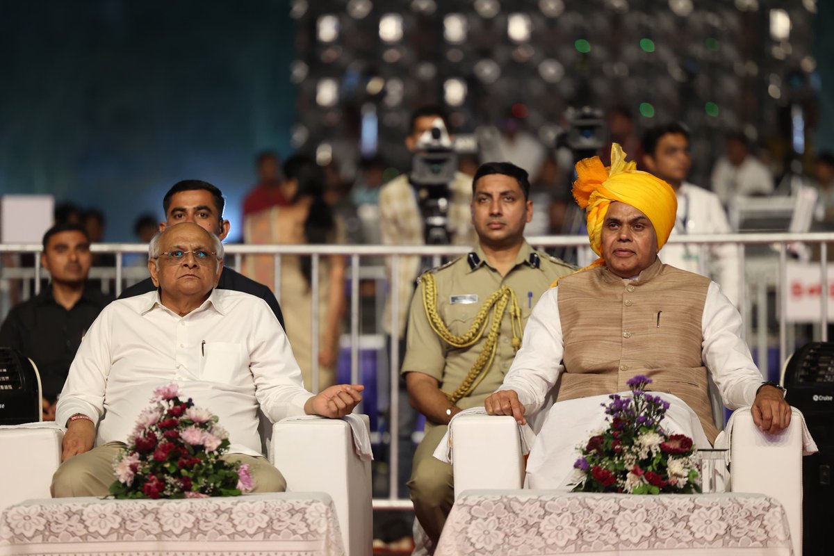 CMOGuj's tweet photo. ગુજરાતના 65મા સ્થાપના દિન 'ગુજરાત ગૌરવ દિવસ’ની ગોધરા ખાતે ઉજવણી પ્રસંગે આયોજિત ગુજરાતની યશગાથા વર્ણવતા ભવ્ય સાંસ્કૃતિક કાર્યક્રમ 'નવપલ્લવિત ગુજરાત'ની એક ઝલક.
#GujaratGauravDivas2025 https://t.co/p3eE9nL4oZ