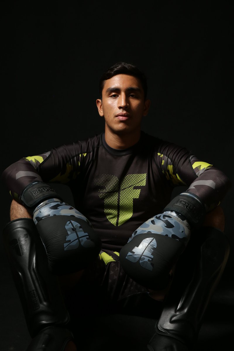 fightersecuador's tweet photo. 🥊Diseñados para quienes no conocen límites 🤙 💢Los Guantes de Boxeo Fighter están hechos para acompañarte en cada desafío:​  
🔘Cuero de alta calidad que resiste tus entrenamientos más intensos. 
🔘Forro supersuave que cuida tus manos en cada golpe. 
🔘Pulgar unido para prevenir lesiones. 
🔘Cierre de velcro ancho que asegura y estabiliza tu muñeca. 
🔘Diseño ergonómico que se adapta perfectamente a tu mano.​

🥊 @cesar_abad99   

🔥 Equipamiento para campeones 
🥋 Jiu-Jitsu | 🥊 Boxeo | 🛡️ Muay Thai | 💪 MMA | 🥊 Kickboxing | 🤟 Karate | 🤙 Taekwondo 

🔝 Productos de alto rendimiento para amateurs y profesionales  

📦 Entregas rápidas a todo el país 🇪🇨 
📍 Showroom en Cuenca: Av. Ricardo Durán, diagonal al coliseo del colegio Borja 
📲 WhatsApp: +593 98 453 9242 
📩 Email: https://t.co/dbZ7Qt5PO0.ecuador@gmail.com 
🌐 Compra fácil aquí: https://t.co/frjxuu18L8  

🔥 LIFE IS A FIGHT – DOMINA CADA ROUND 🔥  

#fightersec #fighter #somosecuador #muaythai #boxing #kickboxing #martialarts #ecuador #fightersecuador #kickboxingecuador #muaythaiecuador