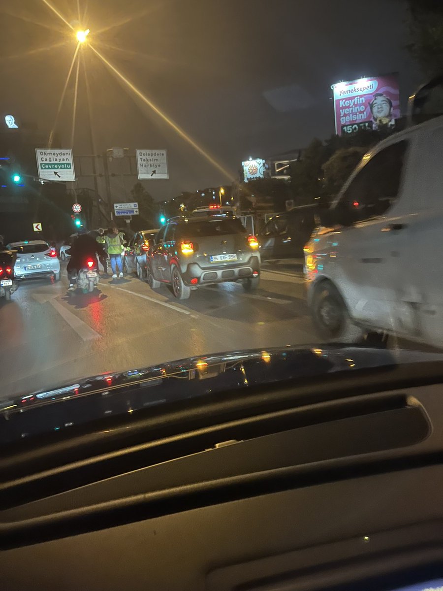 Yeter artık açın şu yolları hastahaneye bile gidemiyoruz. <a href="/istanbul_EGM/">İstanbul Emniyet Müdürlüğü</a>