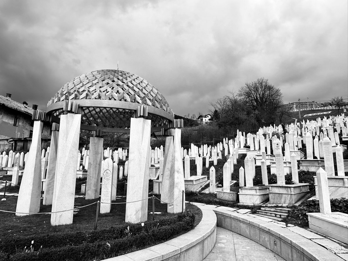 Gümüşten bir gerdanlık olan Mostar’ın hüznü ve vakur sessizliği yansıdı karemize 🇧🇦
#BosnaHersek #Sarajevo #Mostar