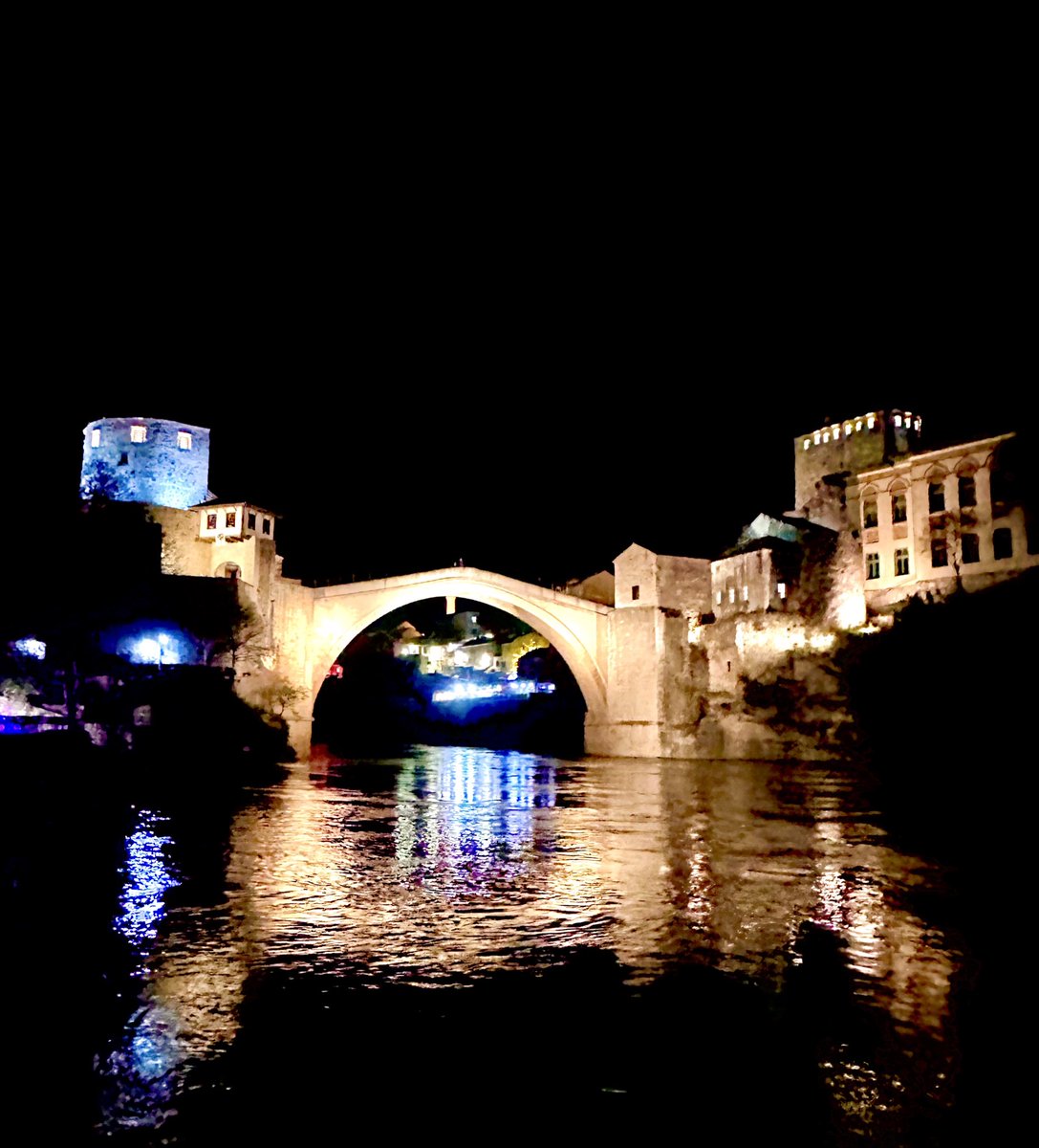 ReaderVeysi's tweet photo. Gümüşten bir gerdanlık olan Mostar’ın hüznü ve vakur sessizliği yansıdı karemize 🇧🇦
#BosnaHersek #Sarajevo #Mostar https://t.co/cjaAwlK0VB