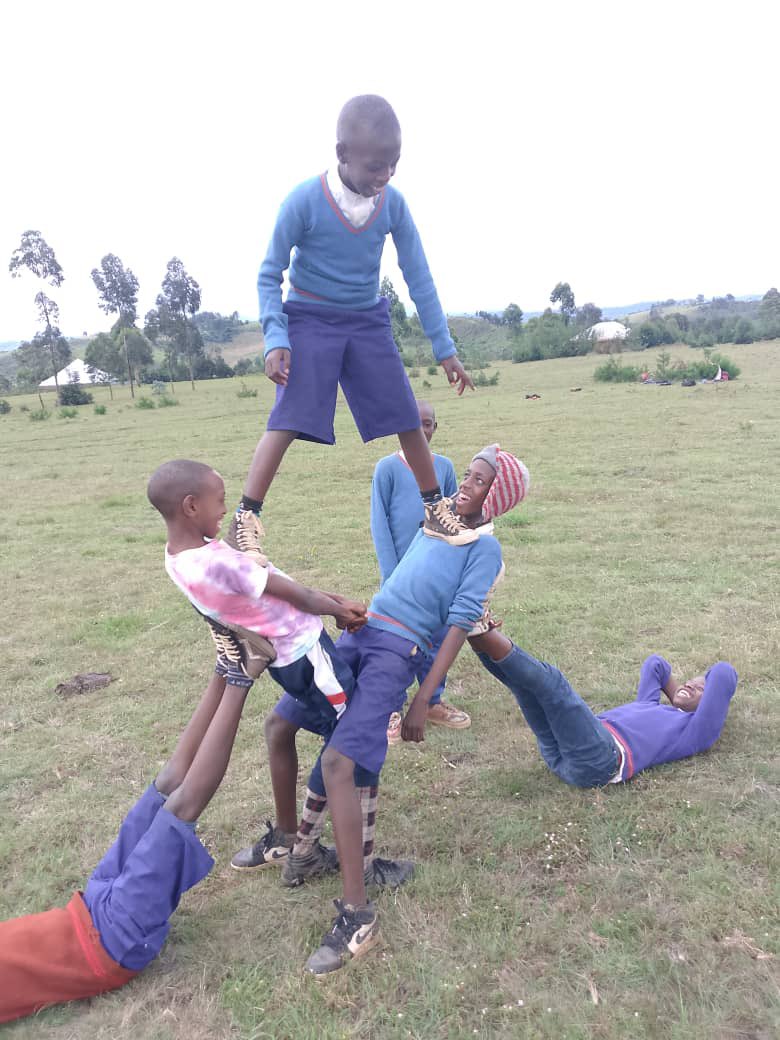 Jean Baptiste Serugo (@jbserugo) on Twitter photo To the President Evariste Ndayishimiye of #Burundi <a href="/GeneralNeva/">SE Evariste Ndayishimiye</a>:
The children of #Minembwe require peace and the ability to attend school without disruption. We urge you to withdraw your soldiers from the Minembwe area, as their attacks are causing significant trauma to the To the President Evariste Ndayishimiye of #Burundi <a href="/GeneralNeva/">SE Evariste Ndayishimiye</a>:
The children of #Minembwe require peace and the ability to attend school without disruption. We urge you to withdraw your soldiers from the Minembwe area, as their attacks are causing significant trauma to the