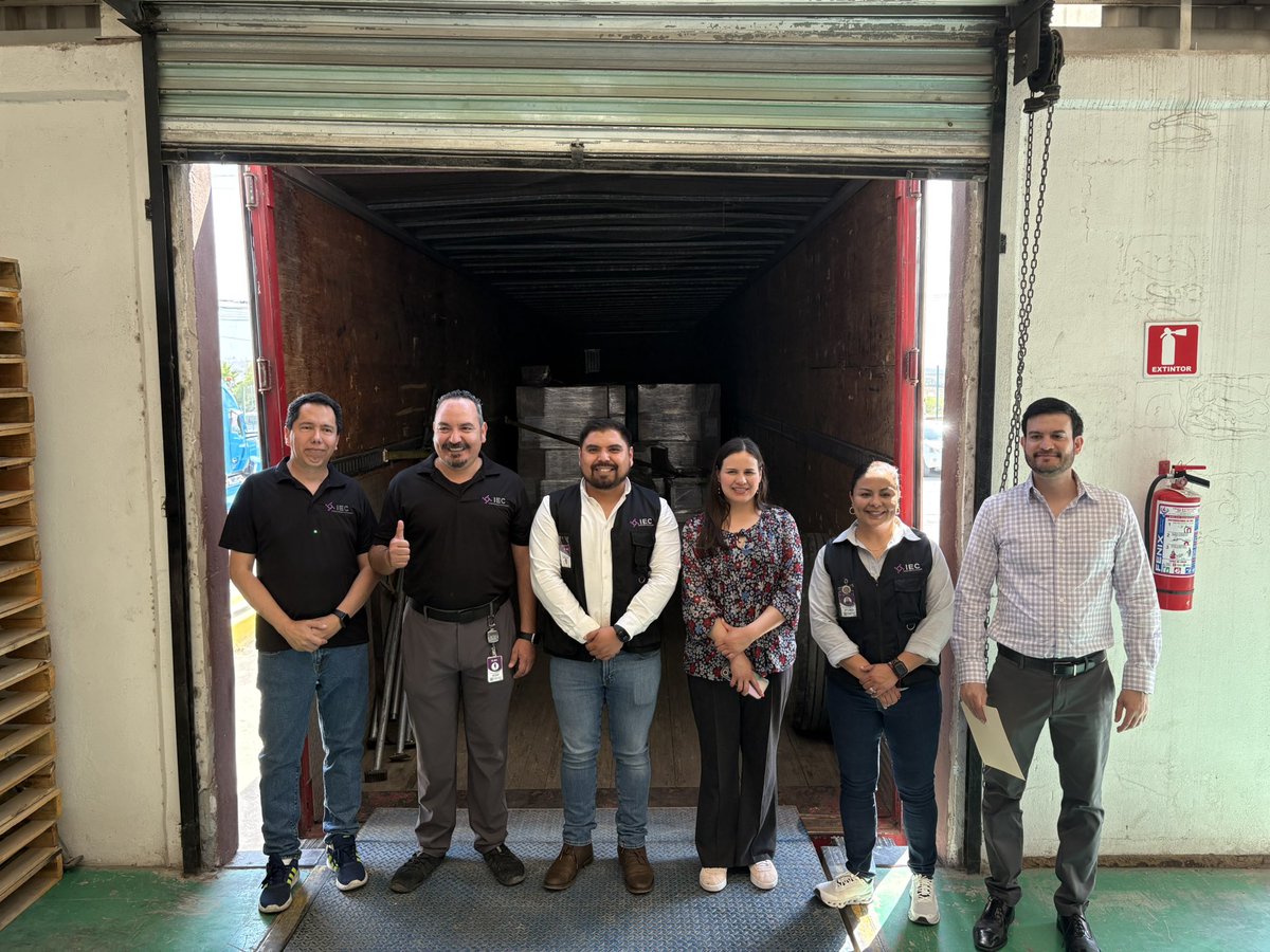 Óscar Daniel Rodríguez Fuentes (@oscardanieliec6) on Twitter photo El día de hoy consejerías electorales del <a href="/IEC_Coahuila/">Instituto Electoral de Coahuila</a> estuvimos presentes en el desembarco de la documentación electoral que será utilizada en la Jornada del próximo 1 de junio. En el IEC seguimos trabajando!!! El día de hoy consejerías electorales del <a href="/IEC_Coahuila/">Instituto Electoral de Coahuila</a> estuvimos presentes en el desembarco de la documentación electoral que será utilizada en la Jornada del próximo 1 de junio. En el IEC seguimos trabajando!!!