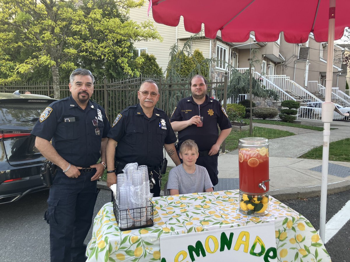 Today our 122 pct auxiliaries took a break from patrol with a little help from a young entrepreneur with fresh lemonade thanks!