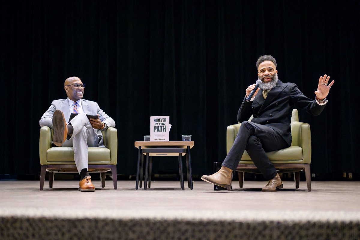 MSU_HistoryDept's tweet image. Pero Dagbovie was the featured guest of the Fourth Annual IDI Speaker Series last week, where he discusses his new book, &quot;Forever in the Path: The Black Experience at Michigan State University.&quot; 

Photo from Dane Robison

#MSUHistory #MSUSocialScience