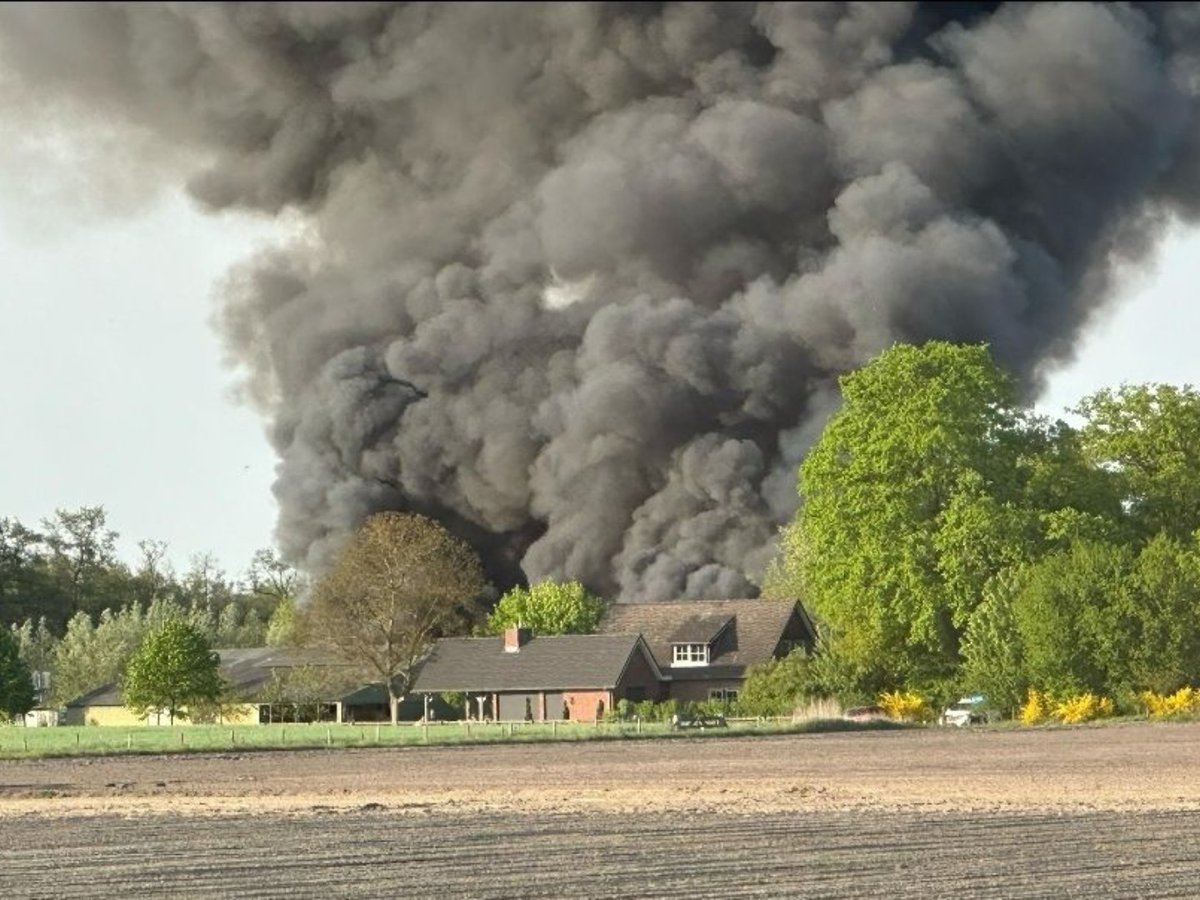 Grote schuurbrand, mogelijk asbest