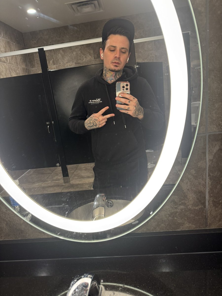 Having a dick is cool and all until you’re sweating and have to peel it off your leg every 5 minutes 💦🥵🏋️