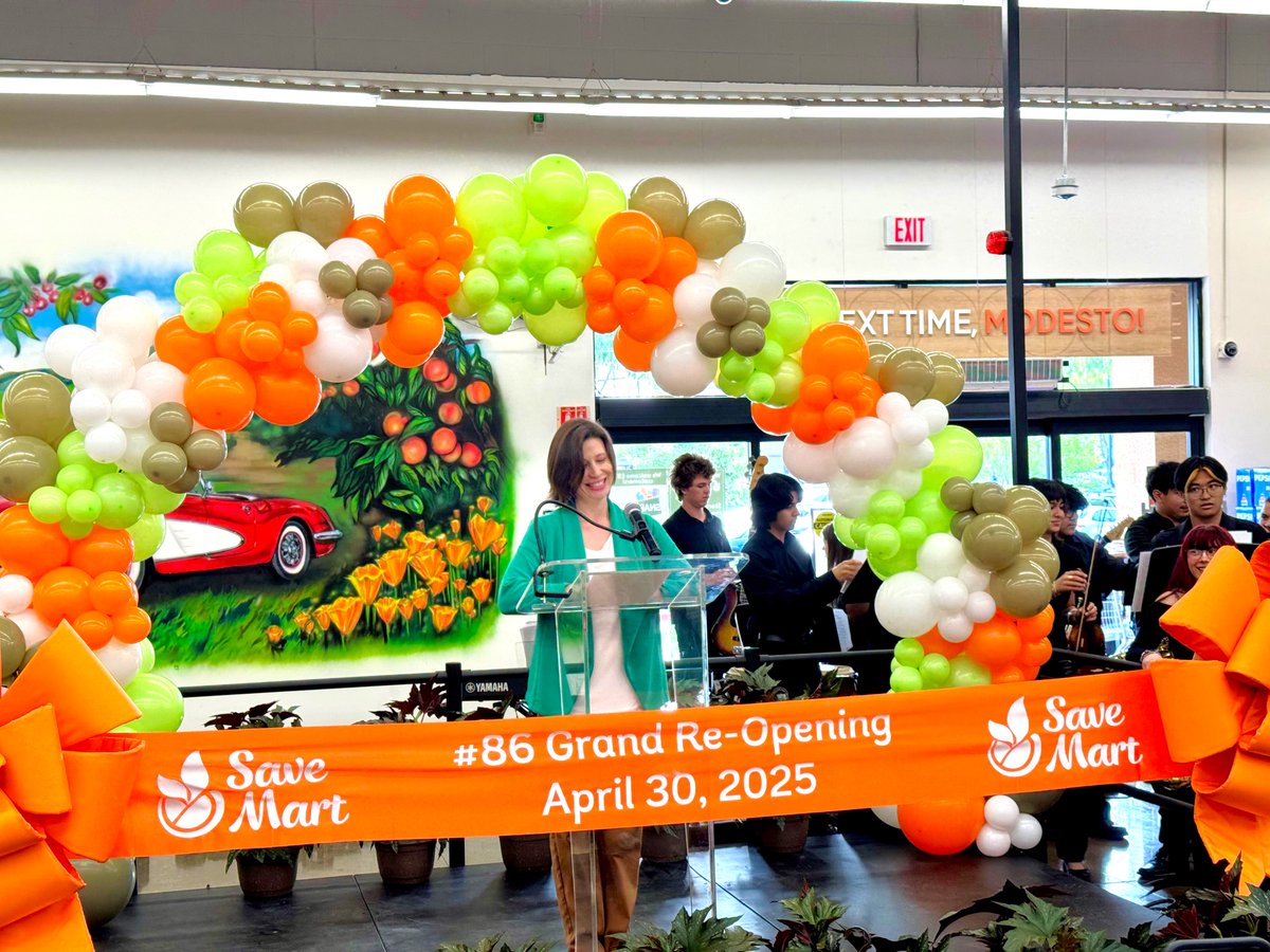 CarlsonAirflo's tweet photo. Hats off to @SaveMart in Modesto, CA on their successful re-grand opening! 🥳

Major thanks to Mike Veneziano and the rest of the #SaveMart team for being wonderful partners. It’s always a pleasure working with folks who value quality and community as much as we do. https://t.co/noTXK3Uob8