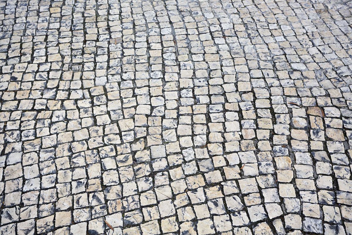 wessiedutoit's tweet photo. Recently made my third trip to Lisbon. What I love about this city is its abundance of textures, patterns, and tactile surfaces. See my longer post below in the reply. https://t.co/rlgoF5a7Ka
