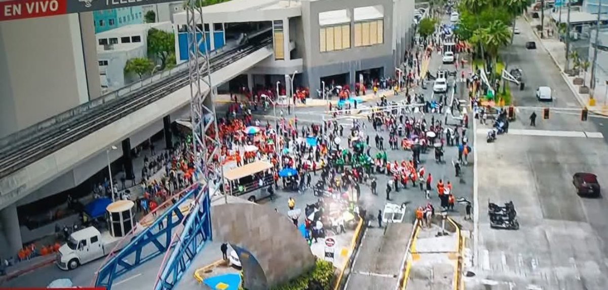 El 1 de mayo parece el entierro de un prestamista. NADIE fue!!! Jajajajajajaja!!