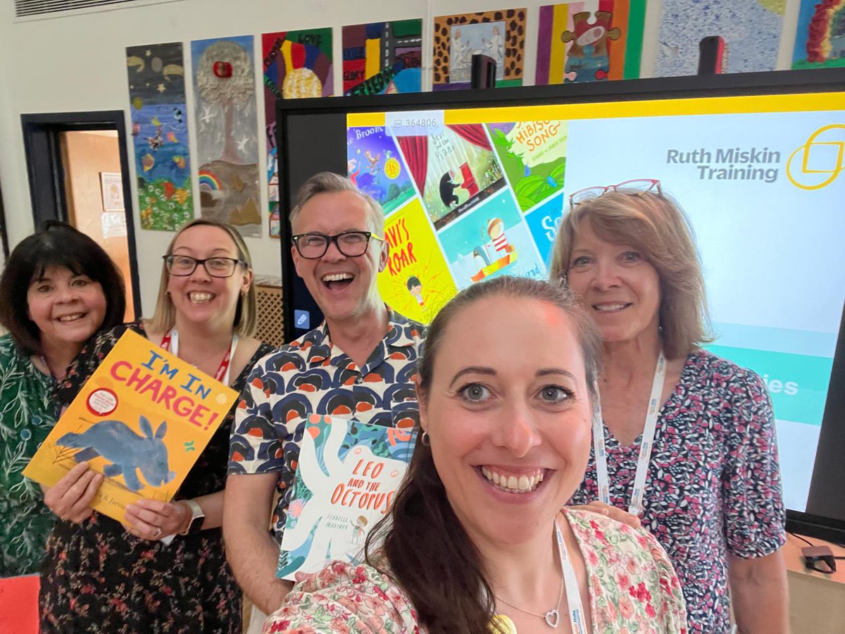 jewellsjournal's tweet image. When you love what you do (and the people you work with) it never feels like a job. ☺️ Another day of excellent CPD hosted by @HubKingsnorth @NickRMT  #talkthroughstories #primaryteachinguk #englishhub