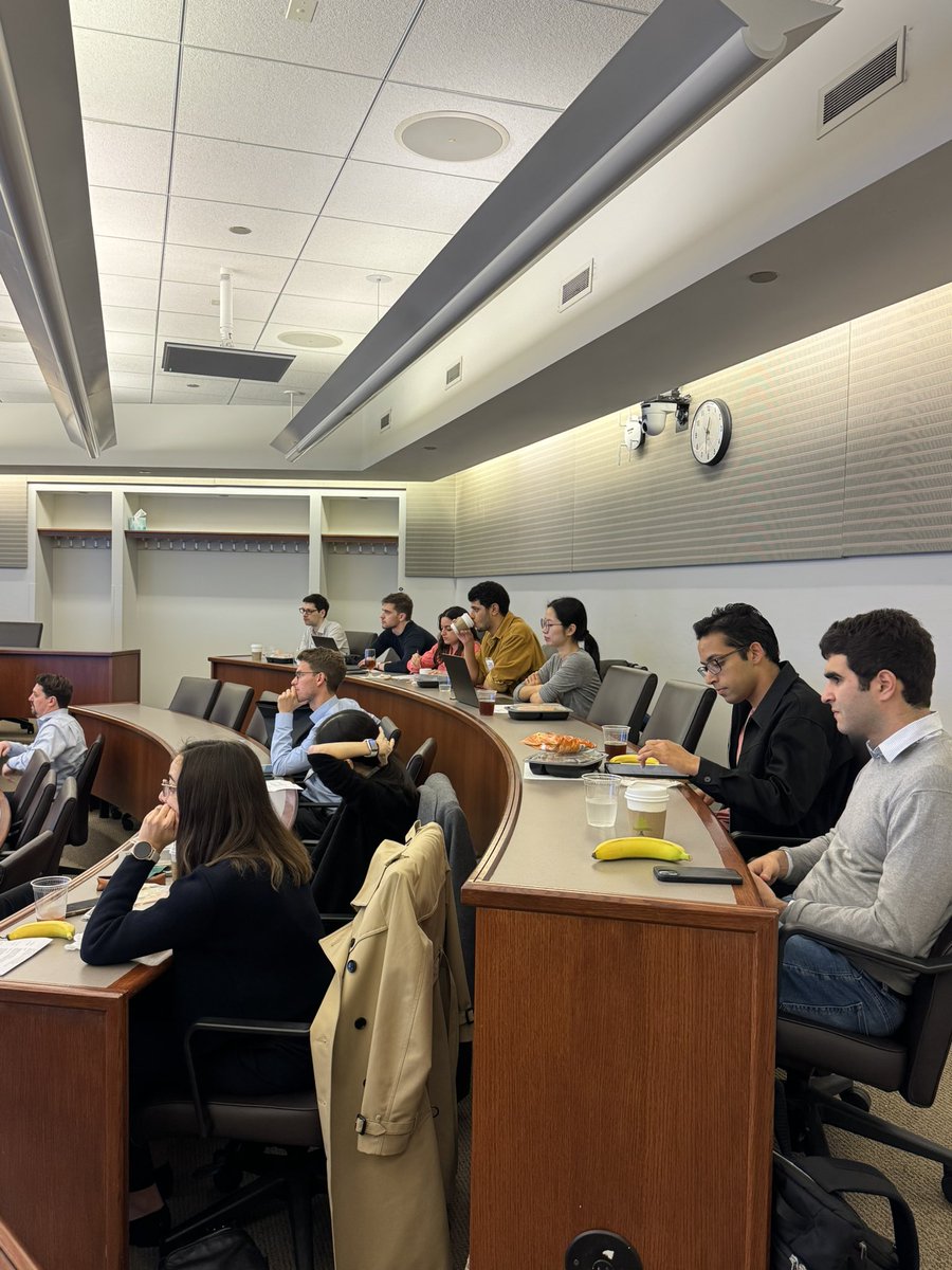 UncertainLars's tweet image. Kicking off Day 1 of our @MFRProgram Frontier Topics in Macro-Finance Conference—organized by my @UChicago colleagues, Yueran Ma, @CarolinPflueger , and myself—with an exciting first session on Monetary Policy and Financial Markets.
#macroeconomics #macrofinance #econtwitter…