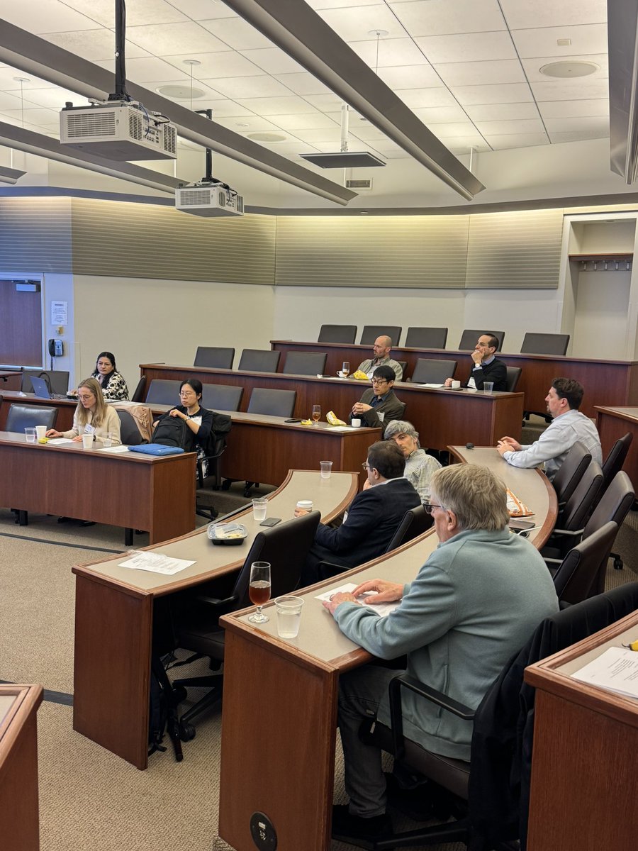 UncertainLars's tweet image. Kicking off Day 1 of our @MFRProgram Frontier Topics in Macro-Finance Conference—organized by my @UChicago colleagues, Yueran Ma, @CarolinPflueger , and myself—with an exciting first session on Monetary Policy and Financial Markets.
#macroeconomics #macrofinance #econtwitter…