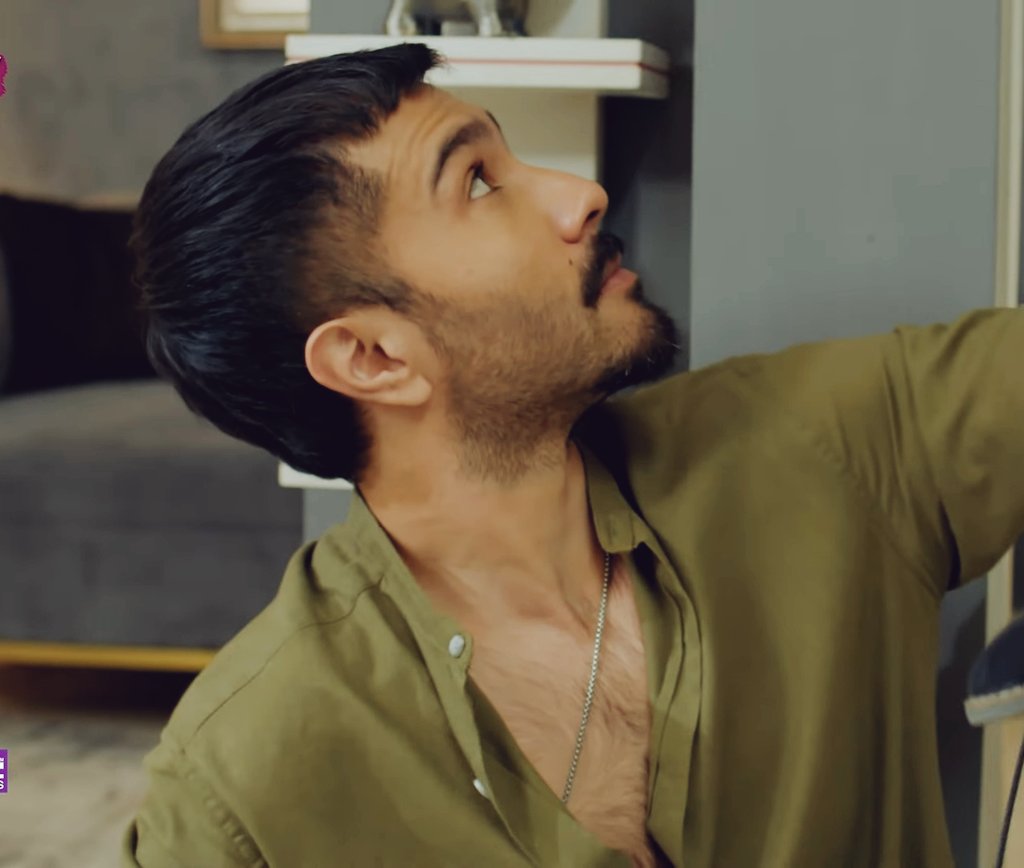 Joe Goldberg could never look this hott 😏

#FerozeKhan #Humraaz