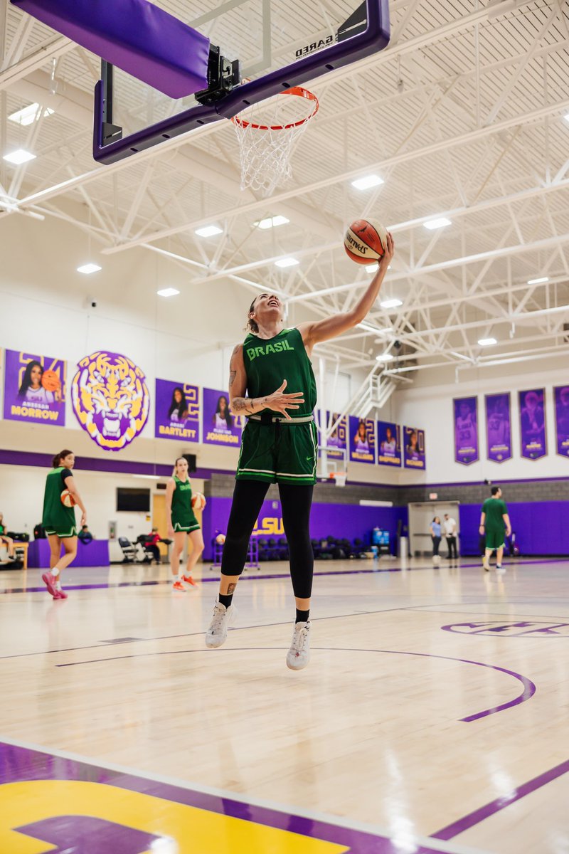 📍 Baton Rouge, Louisiana. 

A preparação da Seleção Brasileira feminina para o “Tour Brasil na WNBA” segue a todo vapor em LSU.