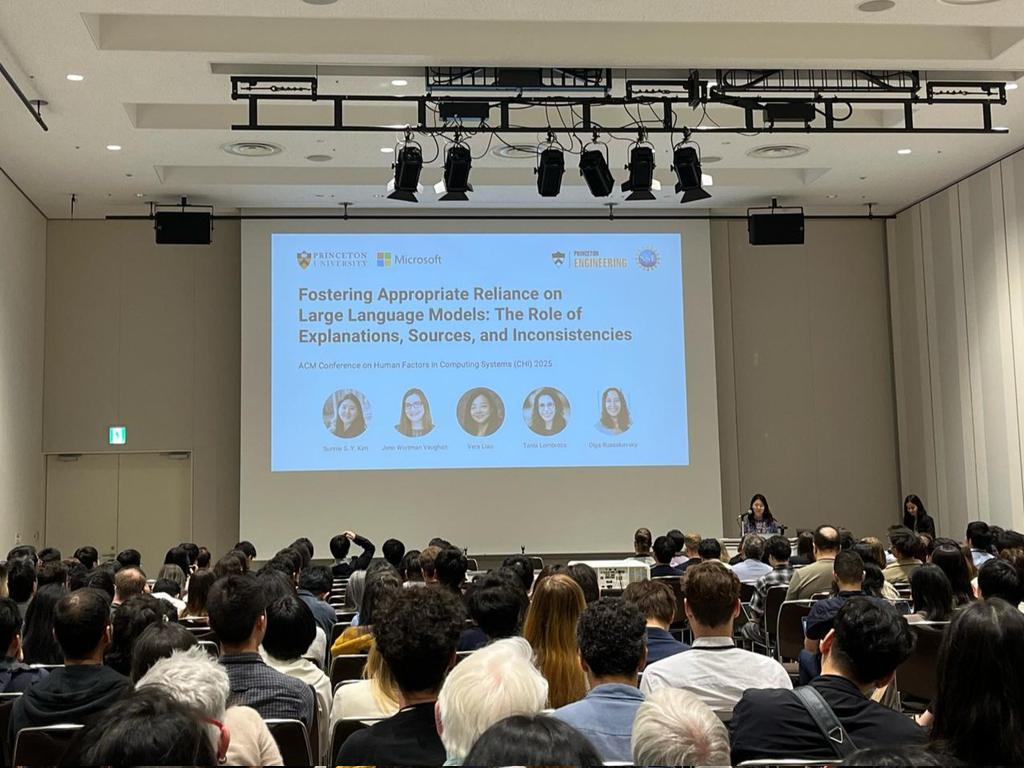 #CHI2025 = friends, friends, and friends (many not in the pics) 🥰 Research can be lonely, so moments like these are special! Thank you all for an amazing week of learning and fun. Hope to be back soon!!