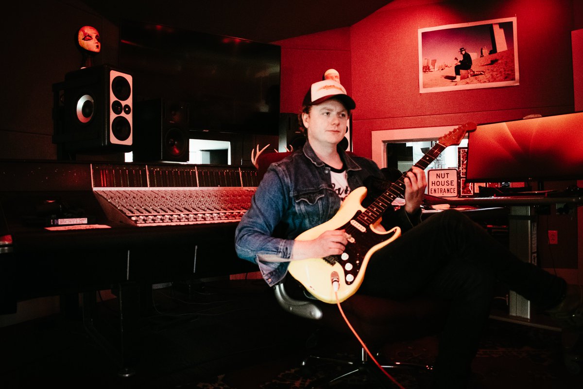 Working on something new. Feels good to be back in it.

📸: Libby Switzer