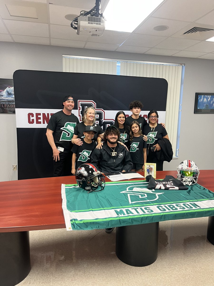 From prayers to reality ! #GODDID <a href="/BIGshadowMIKE/">Coach Mike Jasper</a> <a href="/StetsonFootball/">Stetson Football</a>