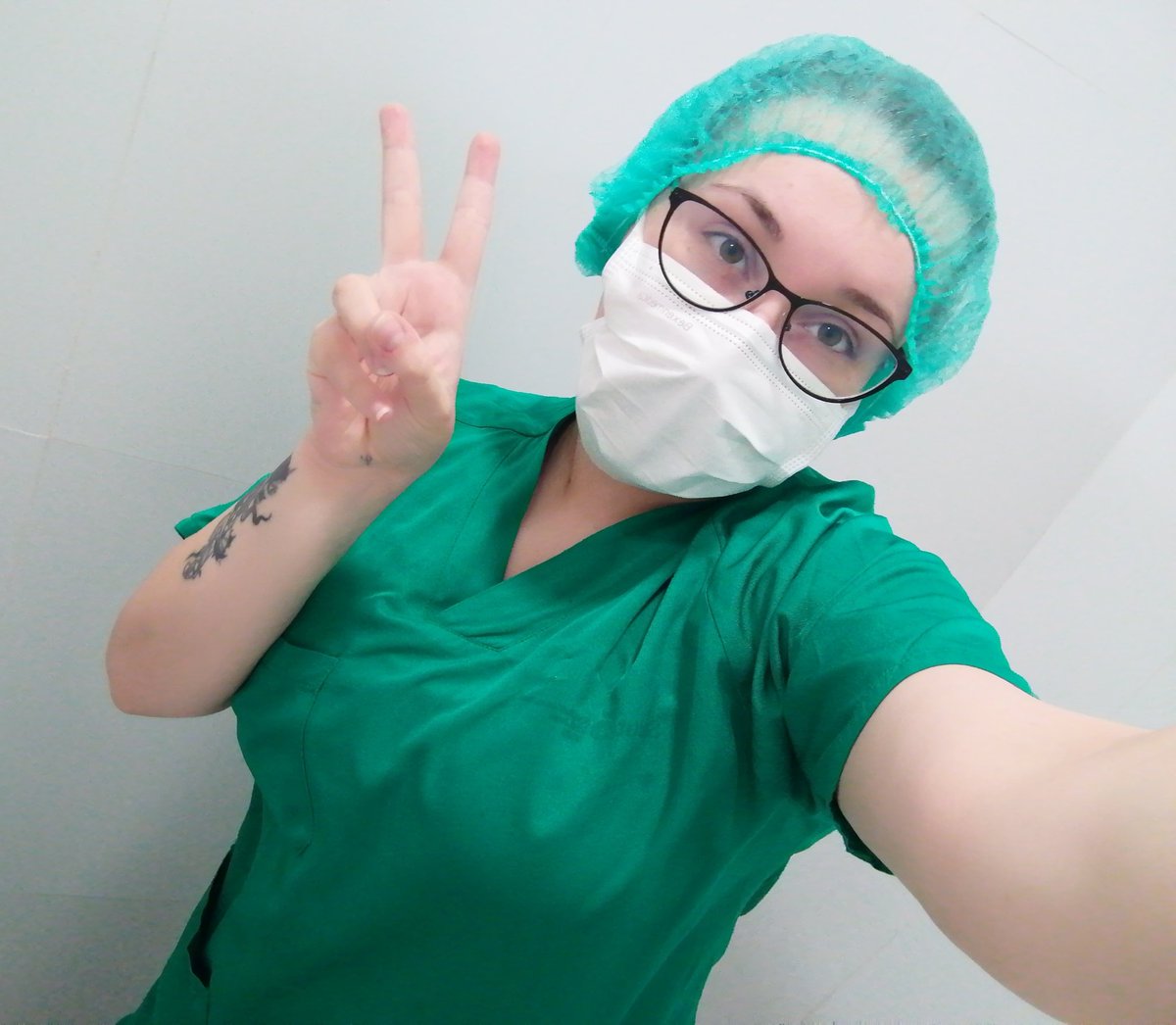 Ando liadilla entre quirófanos, laboratorios y TFG, aunque pronto vendrá algo más de calma con la entrega de lo último. Espero que después de eso pueda estar algo más activa, un saludo y hasta pronto! Se os echa de menos 🤍