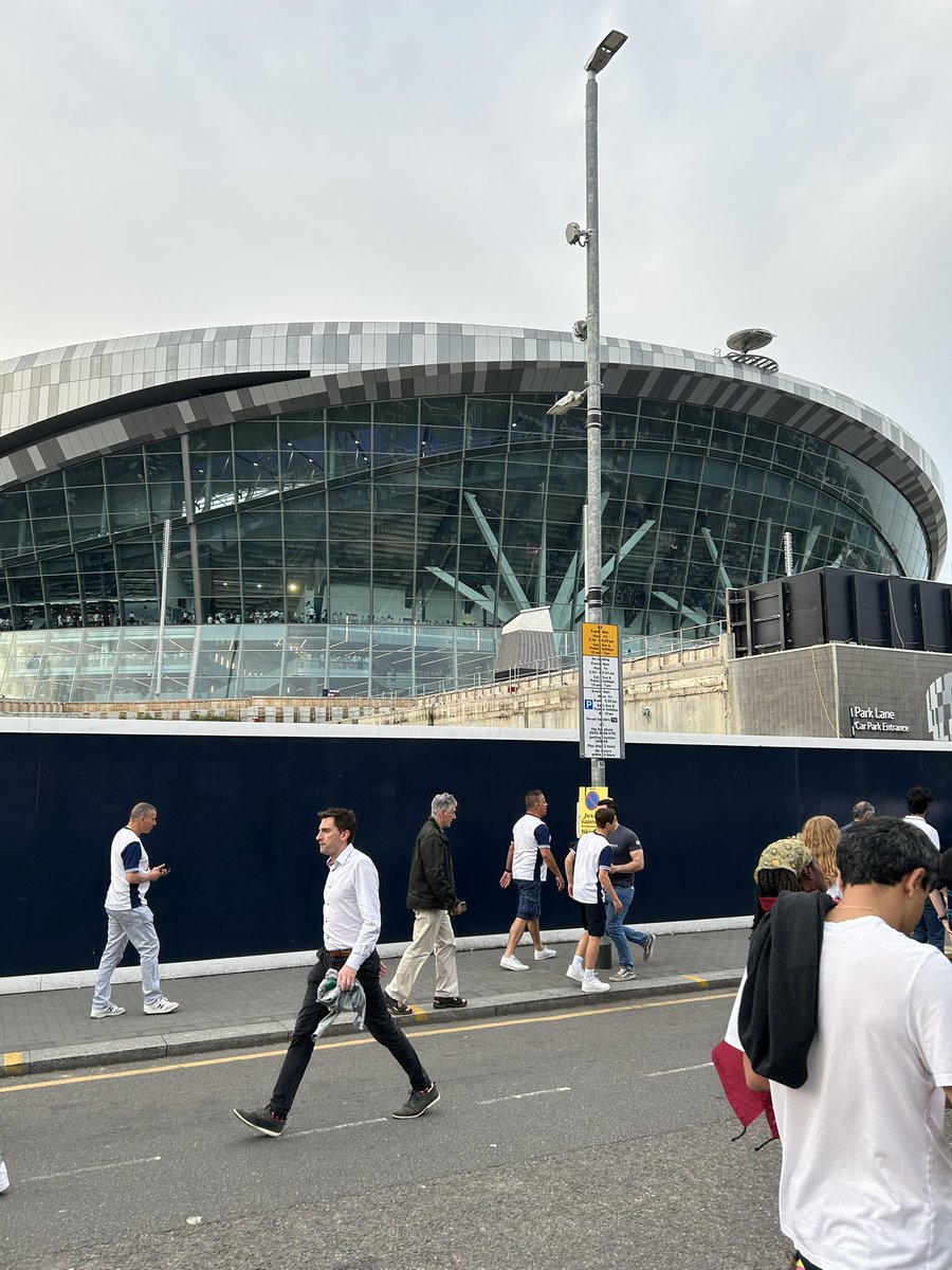 Lots of positivity around the stadium tonight. Hope it stays that way #coys #THFC